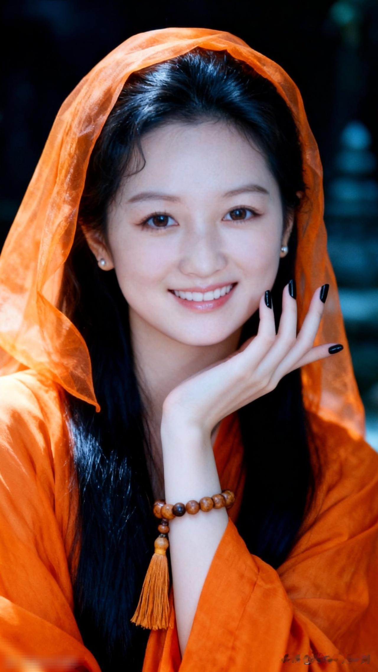 古风美人，橙衣飘逸，笑靥如花