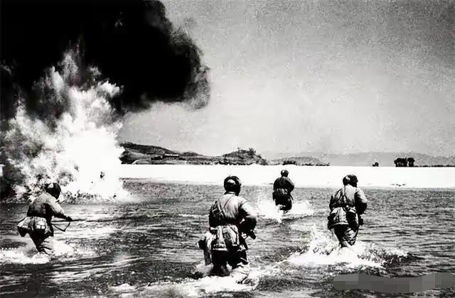 当年197653名志愿军烈士牺牲在朝鲜战场，大多数最后都长眠于半岛的土地上。19