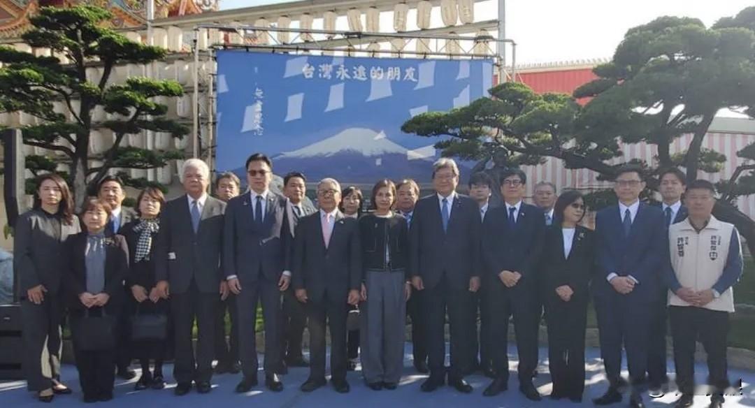 正在台湾i窜访的日本自民党代理干事长萩生田光一昨天刚和赖清德“咪嘻咪嘻”，赖清德