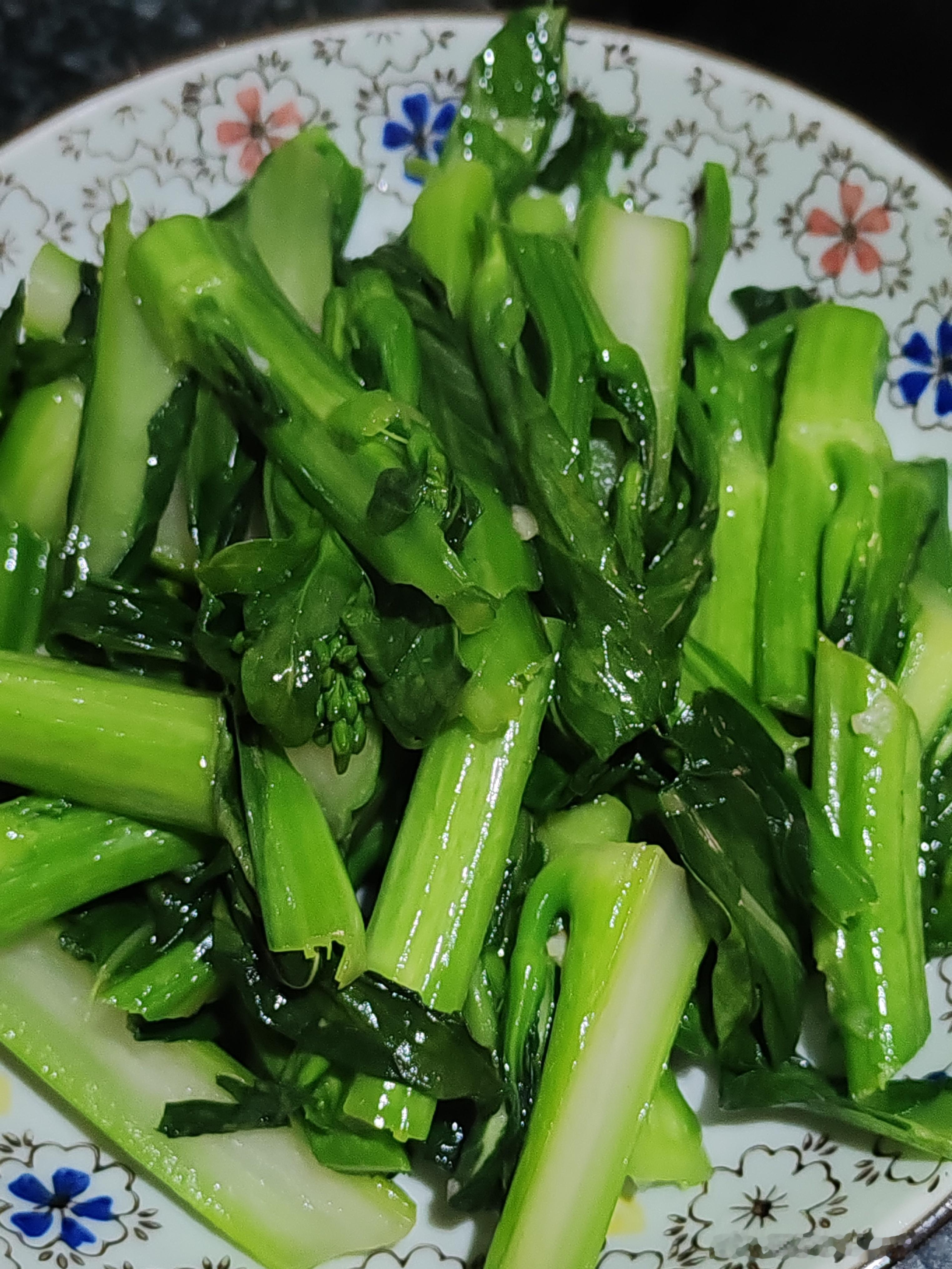 今天这牛排骨堪称完美，骨头小肉多。只是还没有炖得太烂，有点费牙！ 