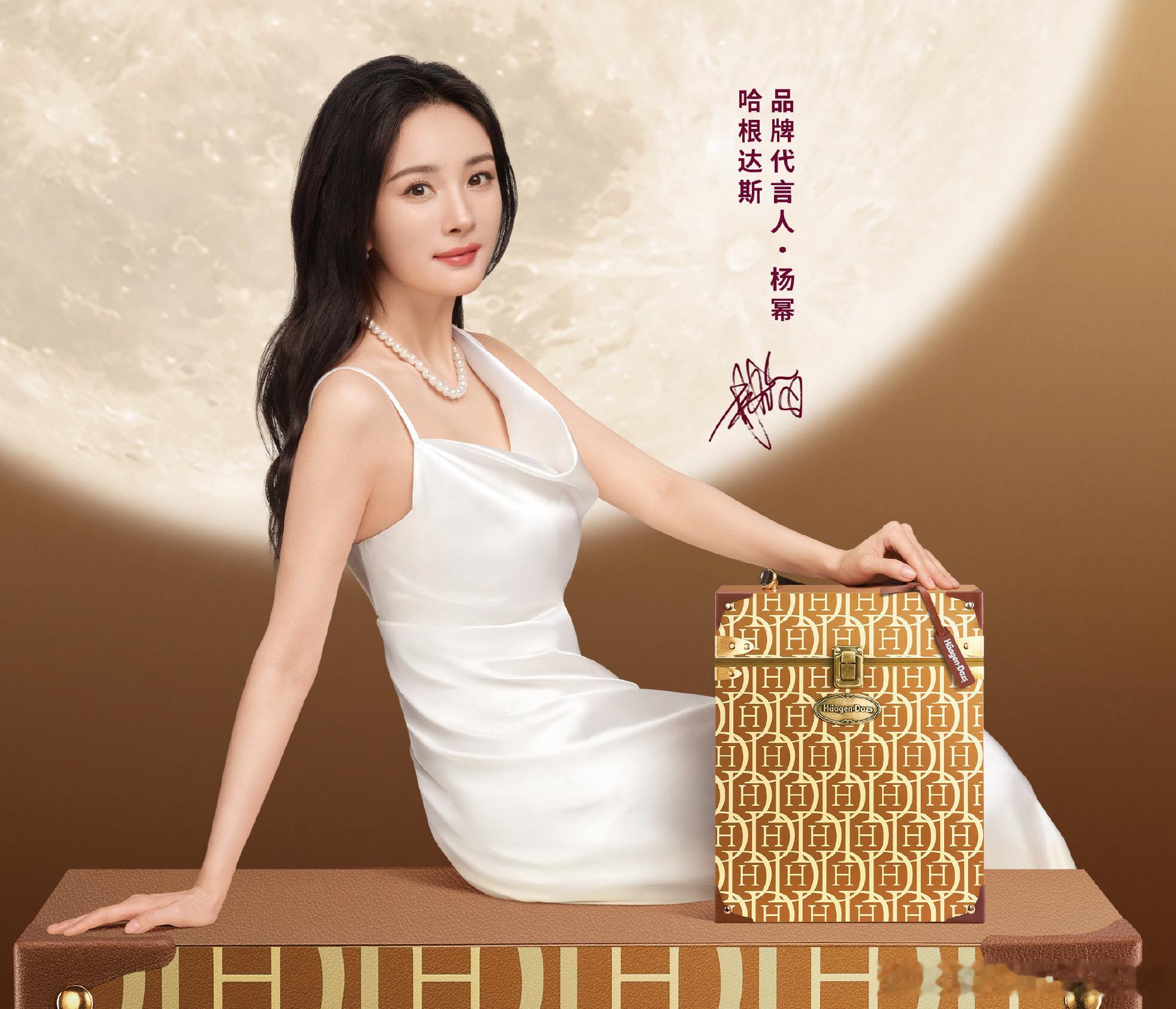 #杨幂丝绸吊带白裙##杨幂心如满月爱意同行#杨幂心如满月爱意同行，太美了，好看 