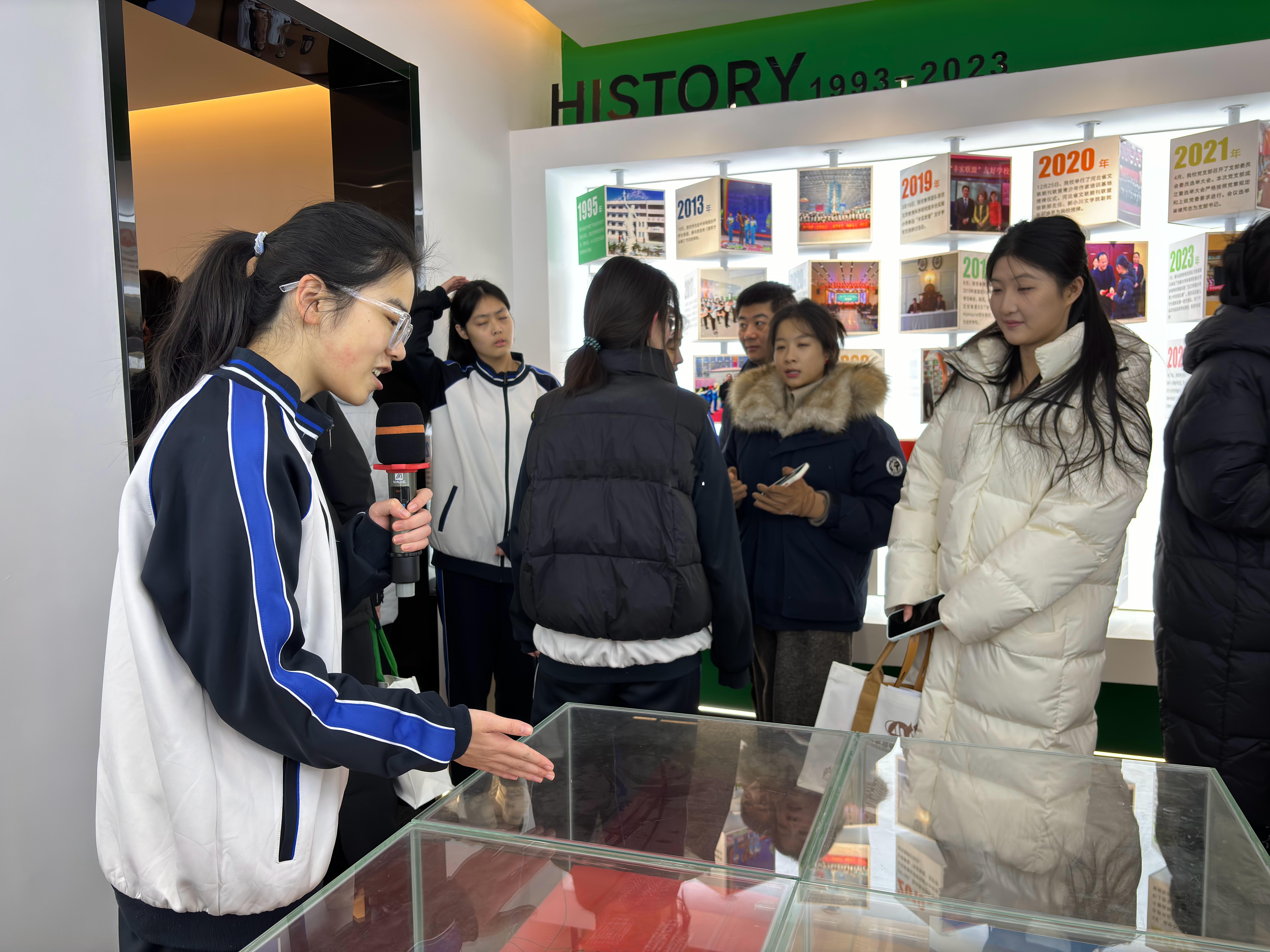 裴轸事业没了轧戏的最后所有真相都水落石出 裴轸公司易主后事业没了💧 裴轸的结局