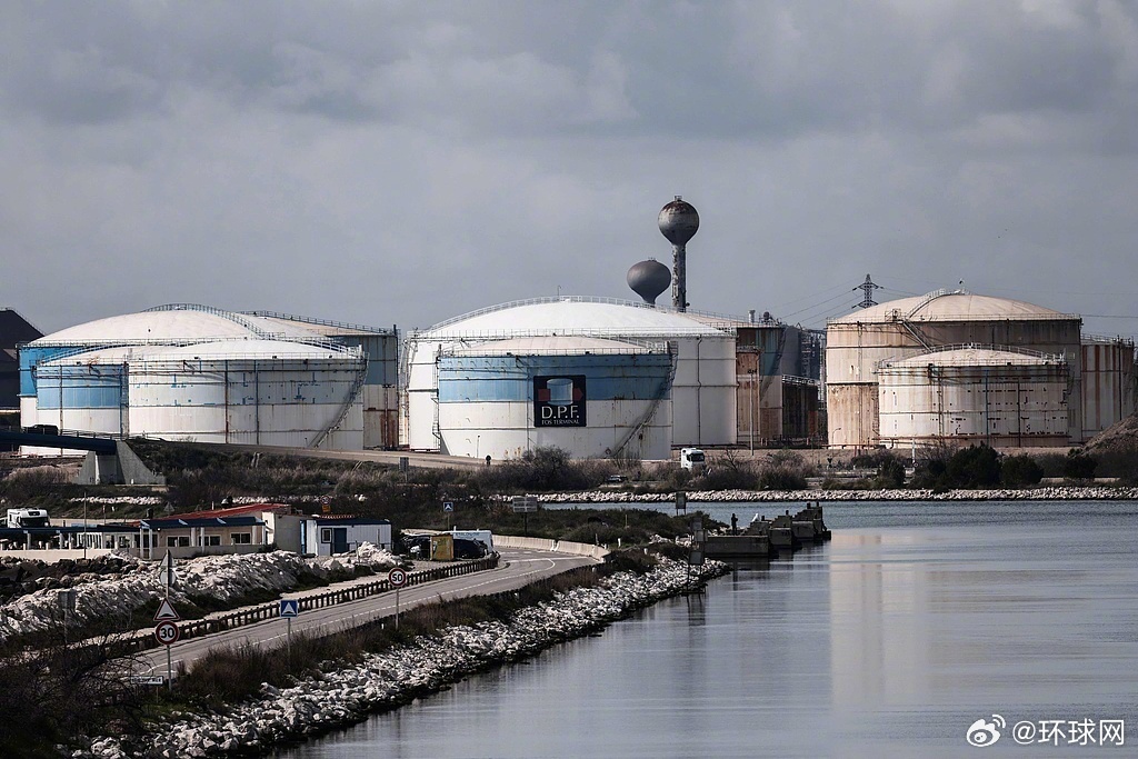 #霍尔木兹困局考验各国石油储备#【财经观察：霍尔木兹困局考验各国石油储备】编者的