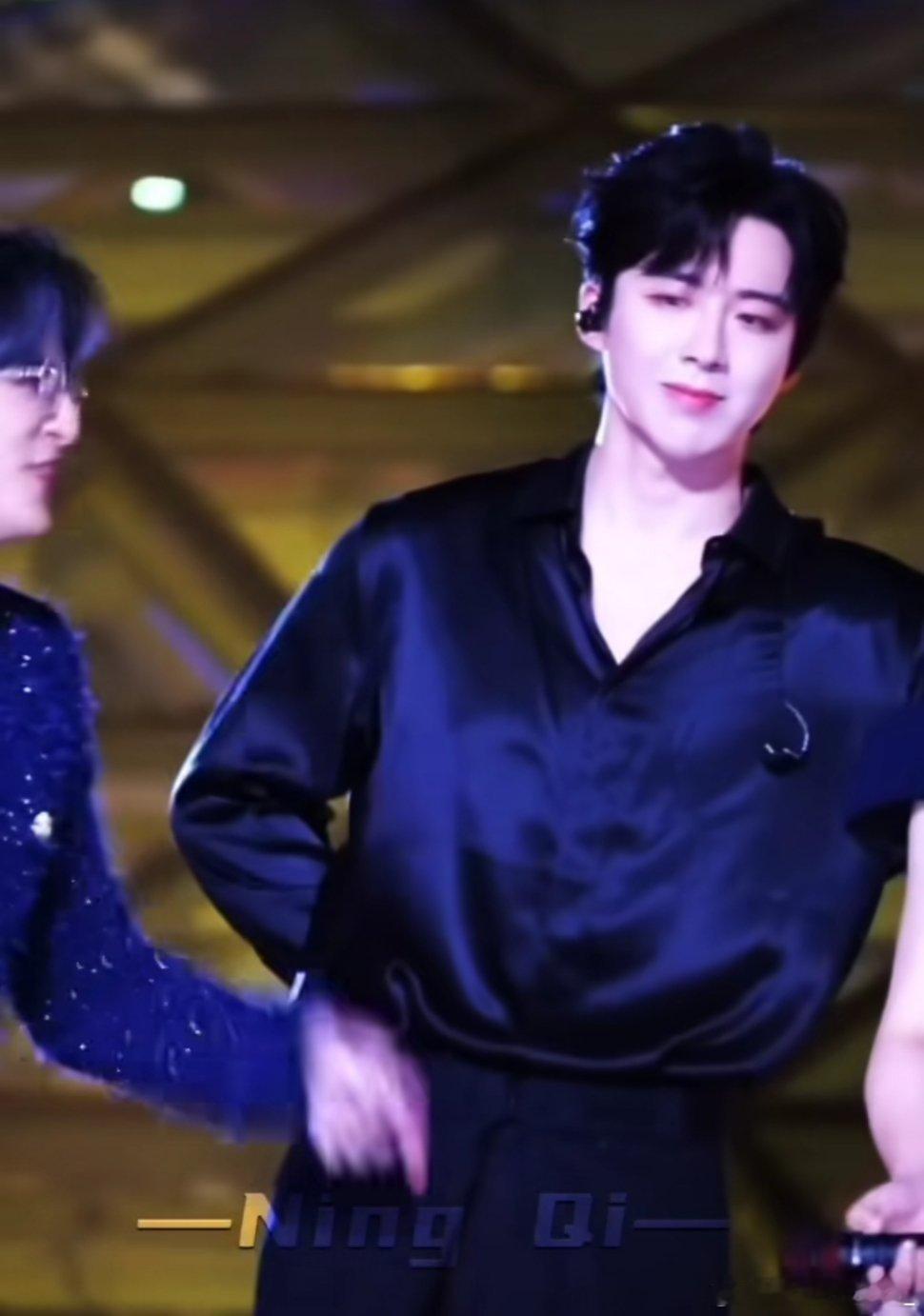 #刘宇宁[超话]# 哥你已经在手机里硬控我好几天了，可塑性极强的大帅哥[舔屏][