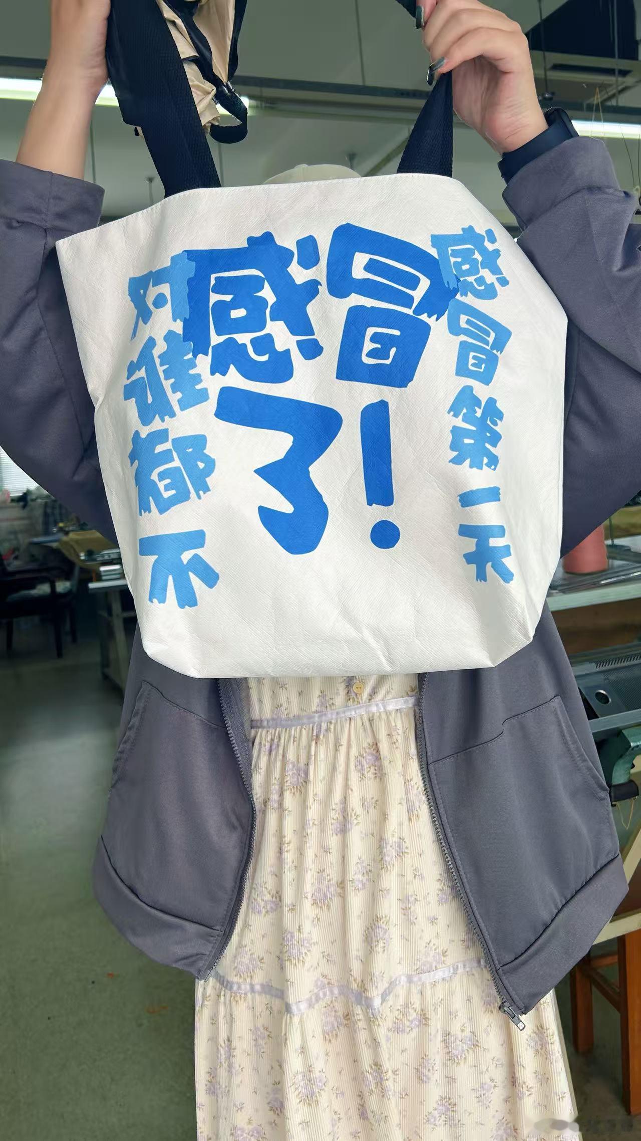 感冒第一天对谁都不感冒了 身子沉沉的整个人都懒懒的，提不起什么兴致。平日里热衷的