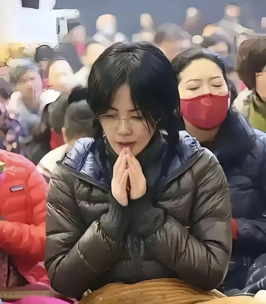 娱乐圈里最让人想不通的，可能就是王菲了她不营业、不开演唱会，也不屑于在综艺里刷脸