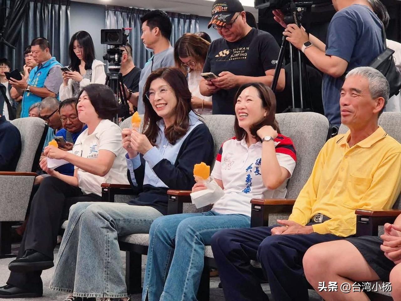 绿营捧韩打郑分化蓝营能成功吗？
昨天我发布了对于韩国瑜引发的一系列争议做了一些看