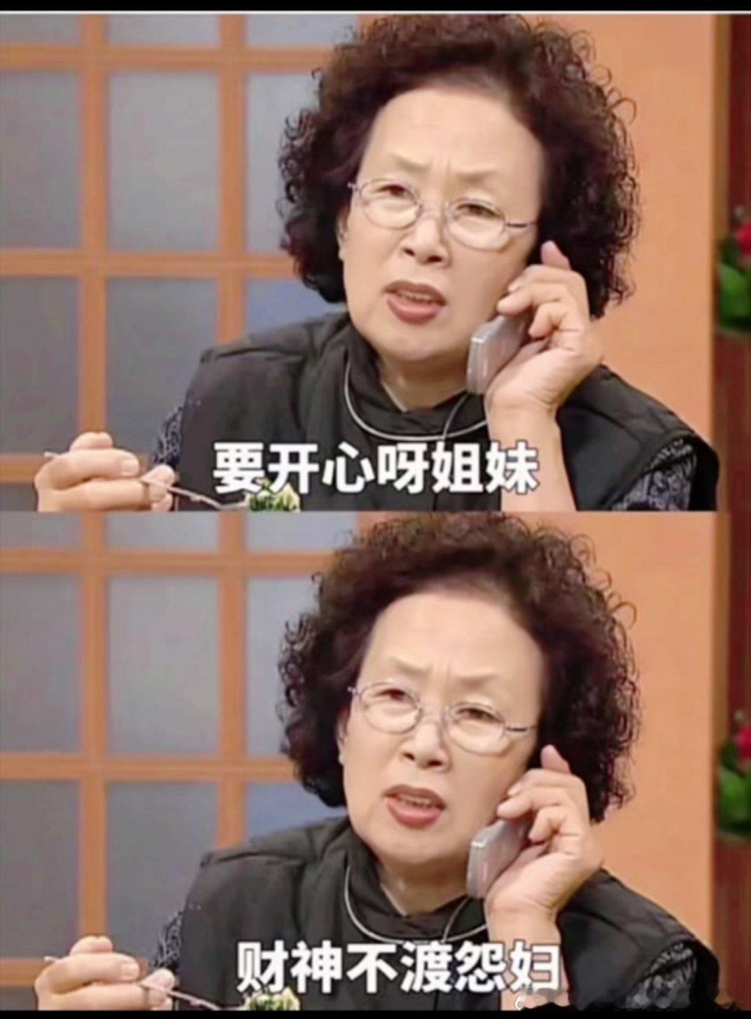 女子美甲时男友吐槽难看死了让卸掉遇到同款男友的正确处理方法是，拉他一起和你做美甲