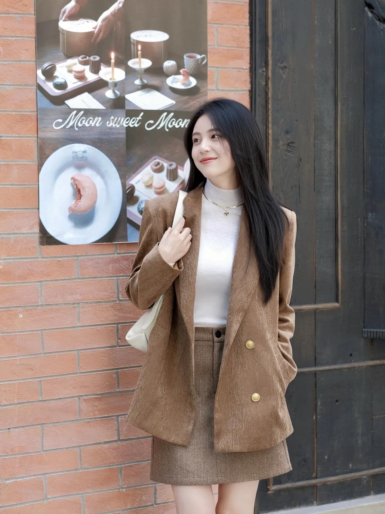 春色满园关不住

一枝红杏出墙来