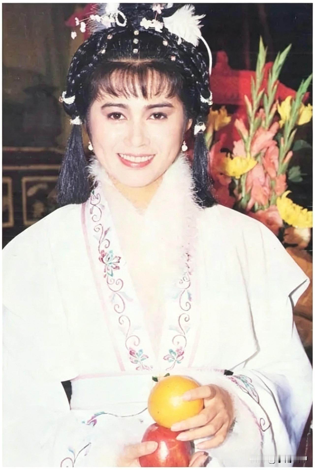 1986年《少林英雄》剧照
男主角杨无名由江华扮演，这也是江华第一部电视剧，表现