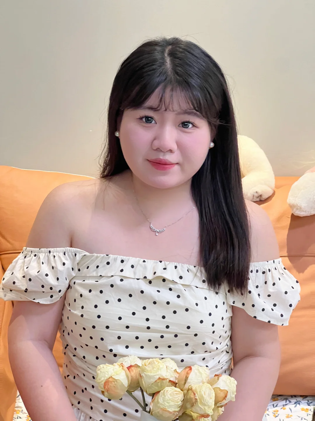 姐妹们！头发是披着好看还是扎起来好看哇