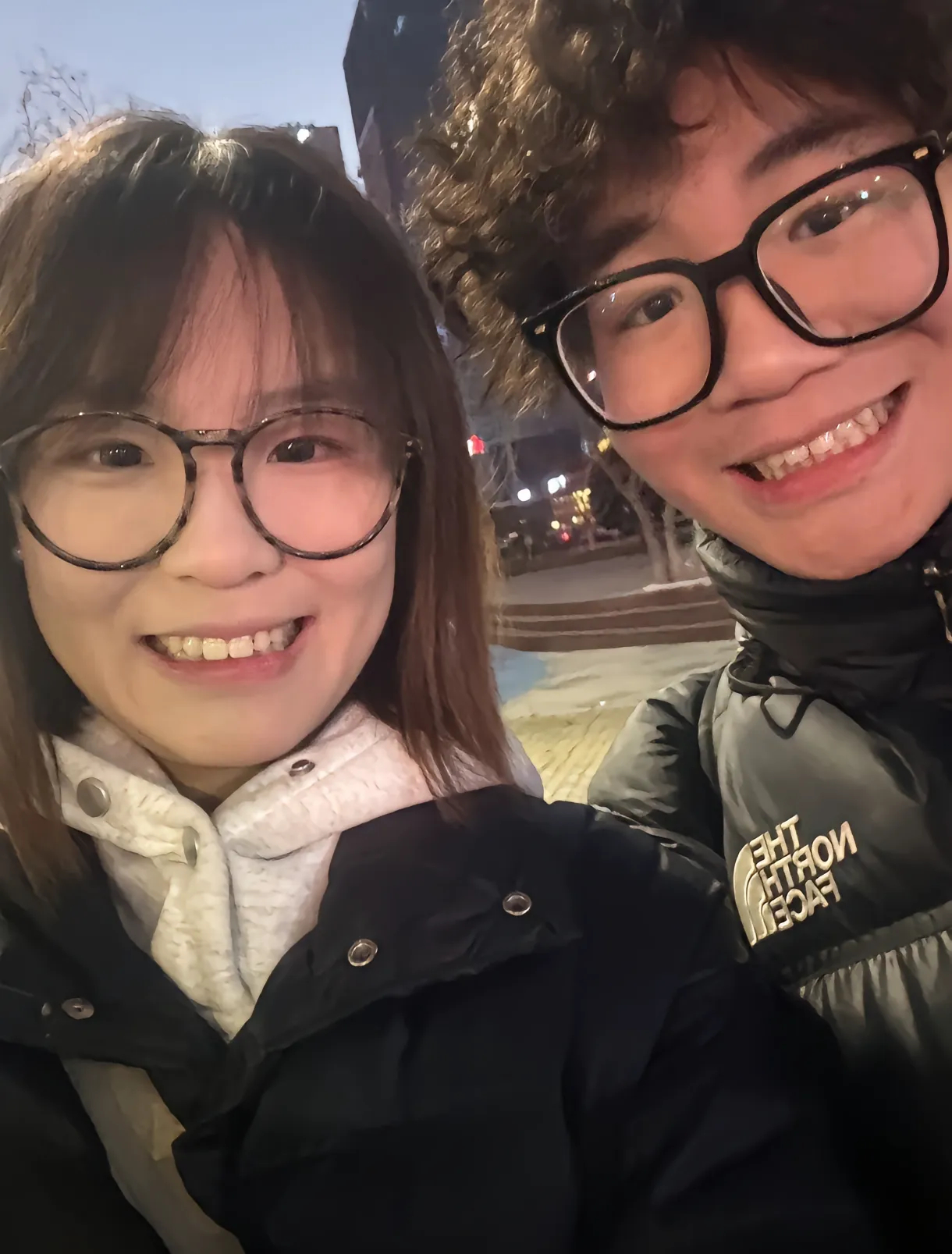 听说 两个人在一起久了会越来越像 