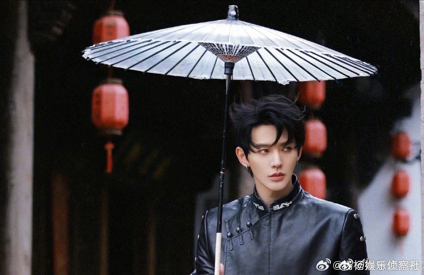 又看到了邓为哥哥这组撑伞照！｜邓为[心] ​​​