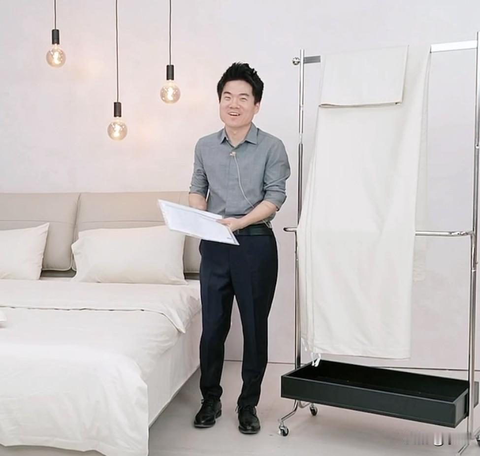 董宇辉今天又挨训了[笑哭]
三款定制新品+两款定制品返场
依然有消费者没买到想要