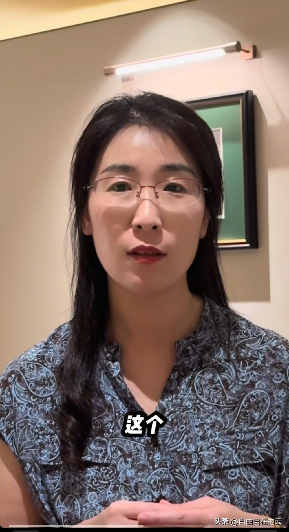 朱女士的公公是教导处主任，婆婆是小学老师，两人都是知识分子。
朱女士知道丈夫出轨