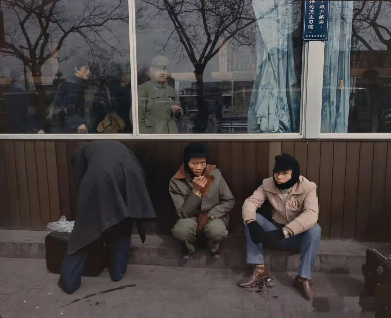 80年代，北京老火车站附近的“盲流”。老罗如果不是“伯乐”俞敏洪，那会儿也是盲流
