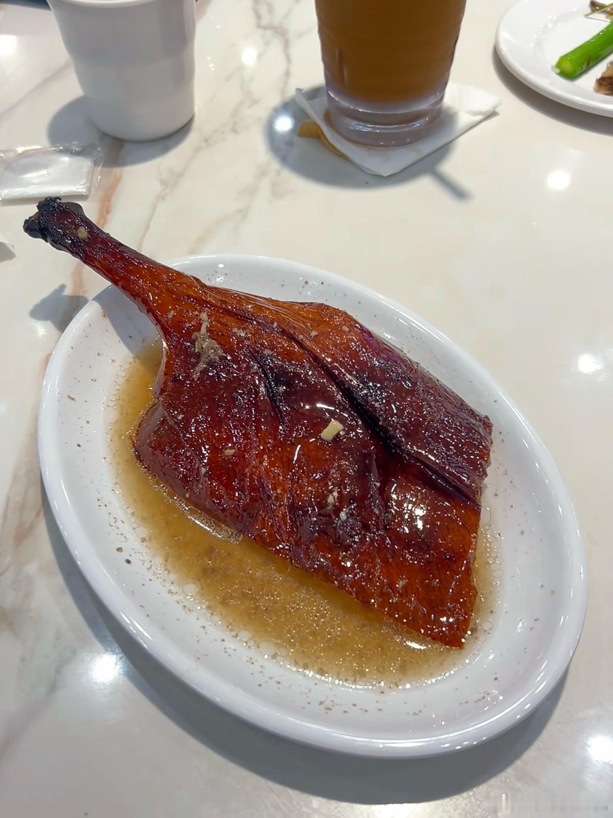 来广东以后我才知道鹅腿还有左右腿价格之分，据说常用左腿站立睡觉，所以肌肉更紧实，