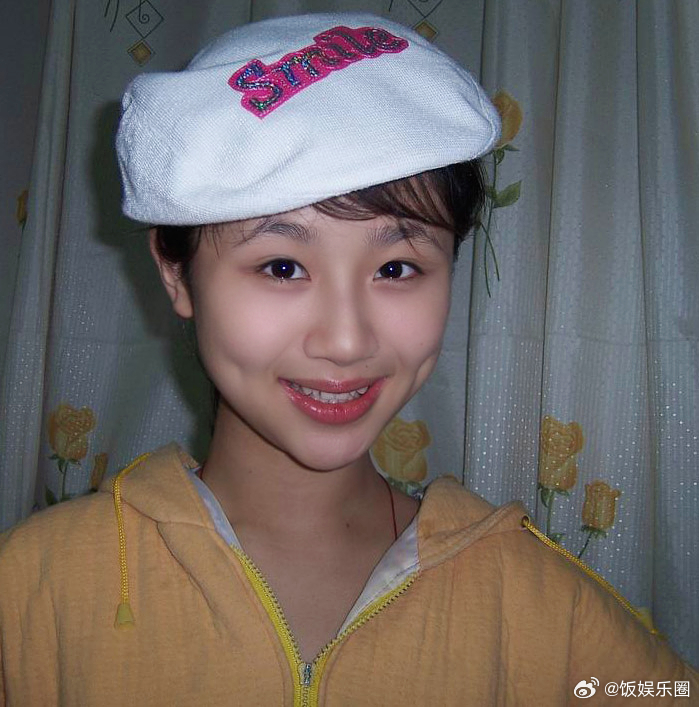 杨紫[超话]  [微风]杨紫初中高中时期旧照考古在北京第五十五中学时期（初中、高