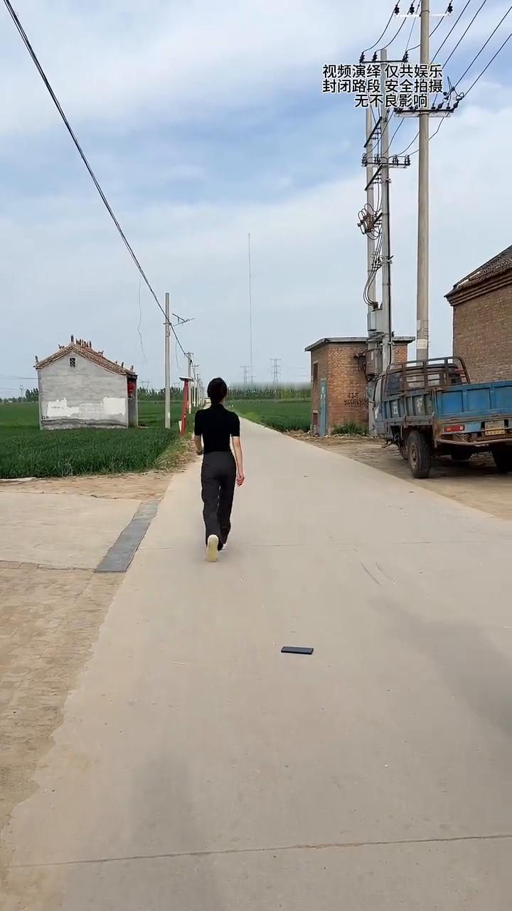 我的车呢？我手机。我的火呢？你别笑。