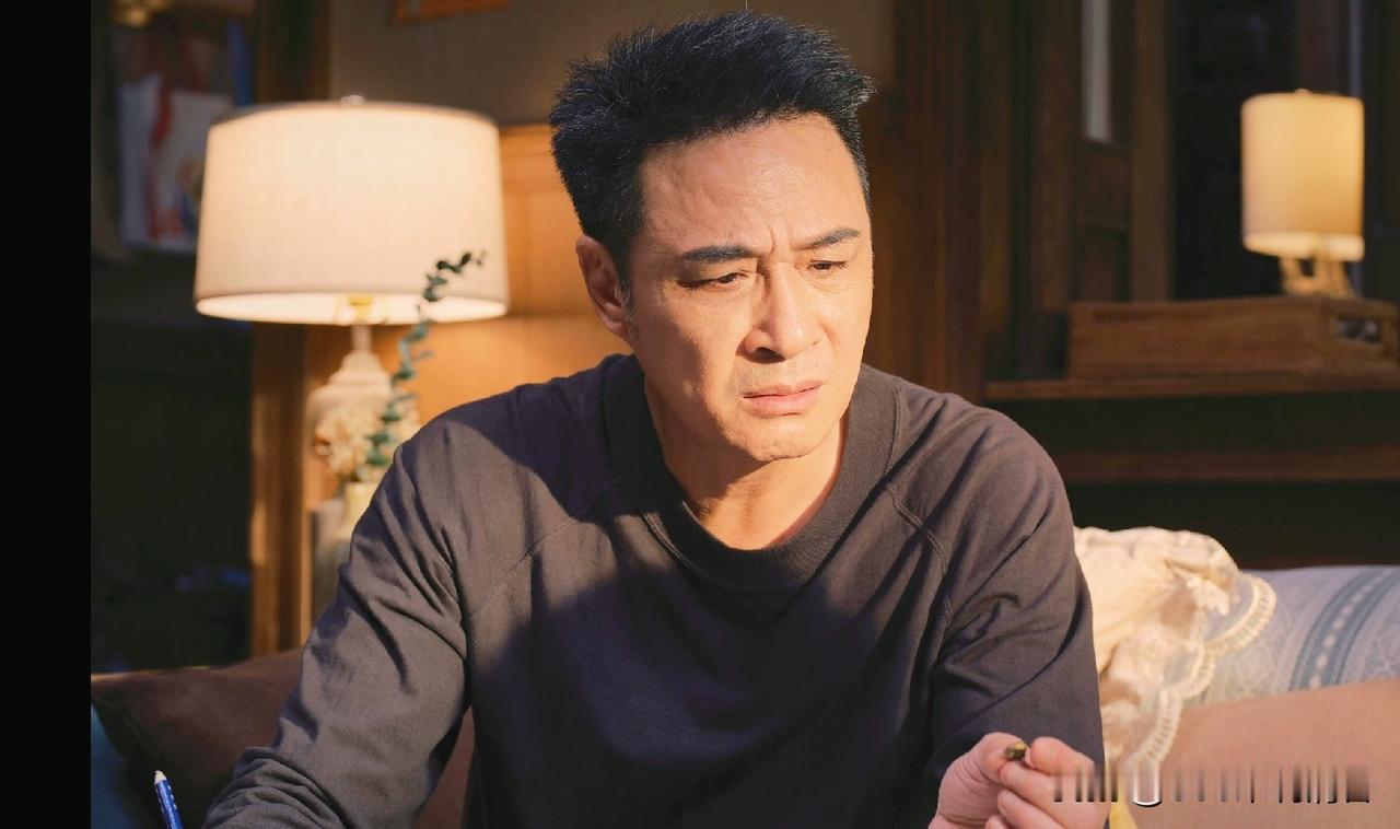 电视剧《蝉》中，有一段真是让人哭笑不得！杨阿五带着好朋友陆智勇悄悄进到“干爸”赵