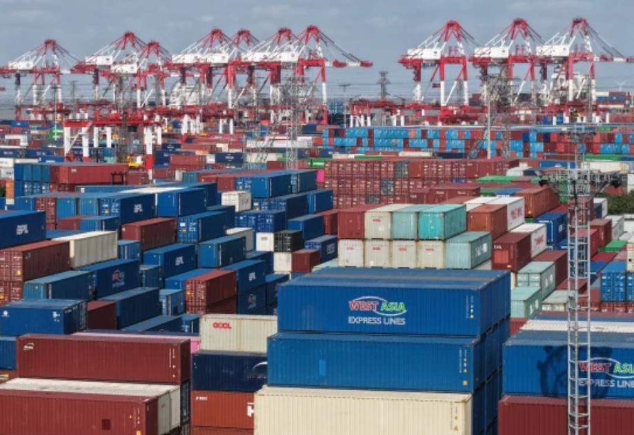 新闻快讯——中国2025年贸易顺差将破1.2万亿美元 西方“脱钩”图谋再遭重创