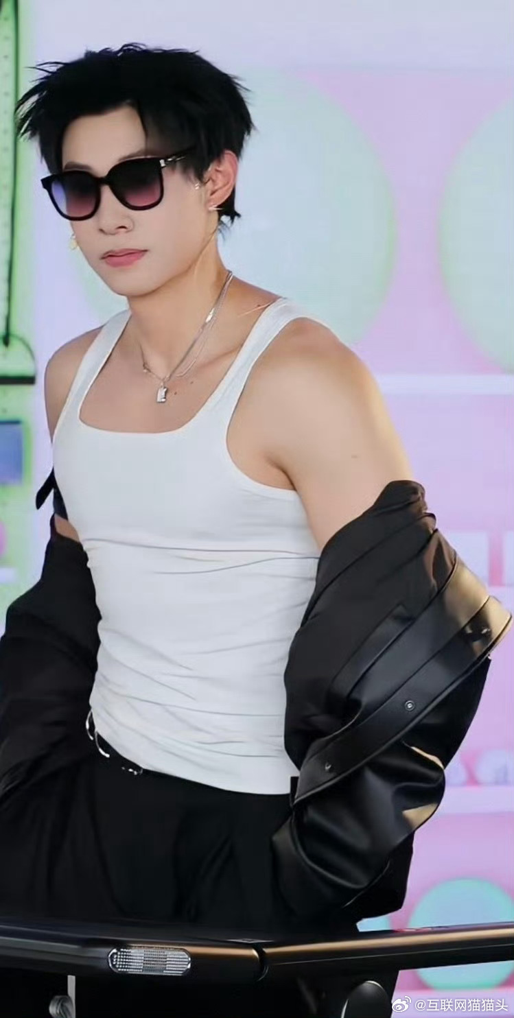 马小宇富有且慷慨真的被马小宇圈粉！不光自身优秀亮眼，待人还特别大方真诚，不管是对