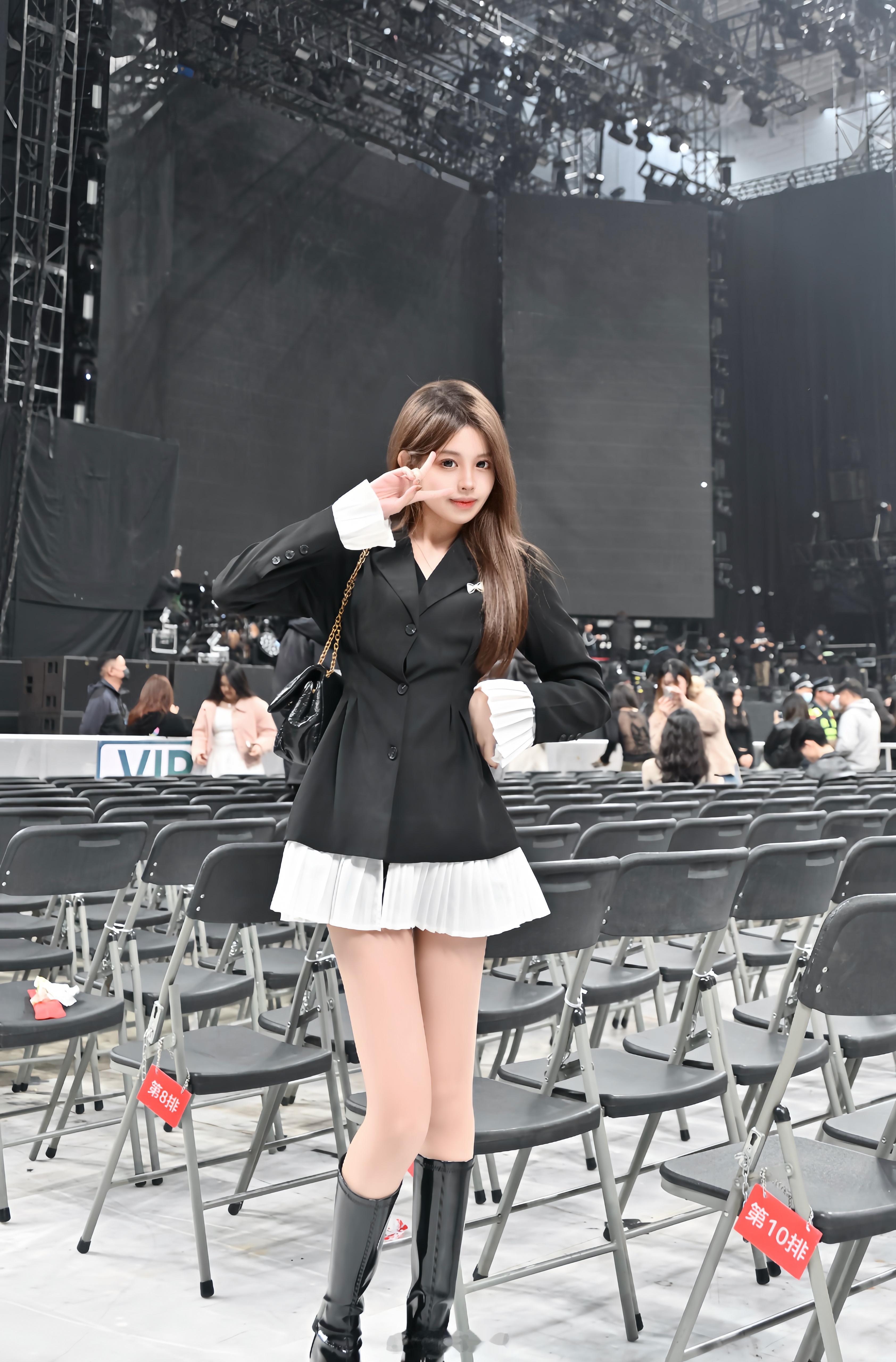 “当你感到困惑时 我说让月亮去作证” ​​​