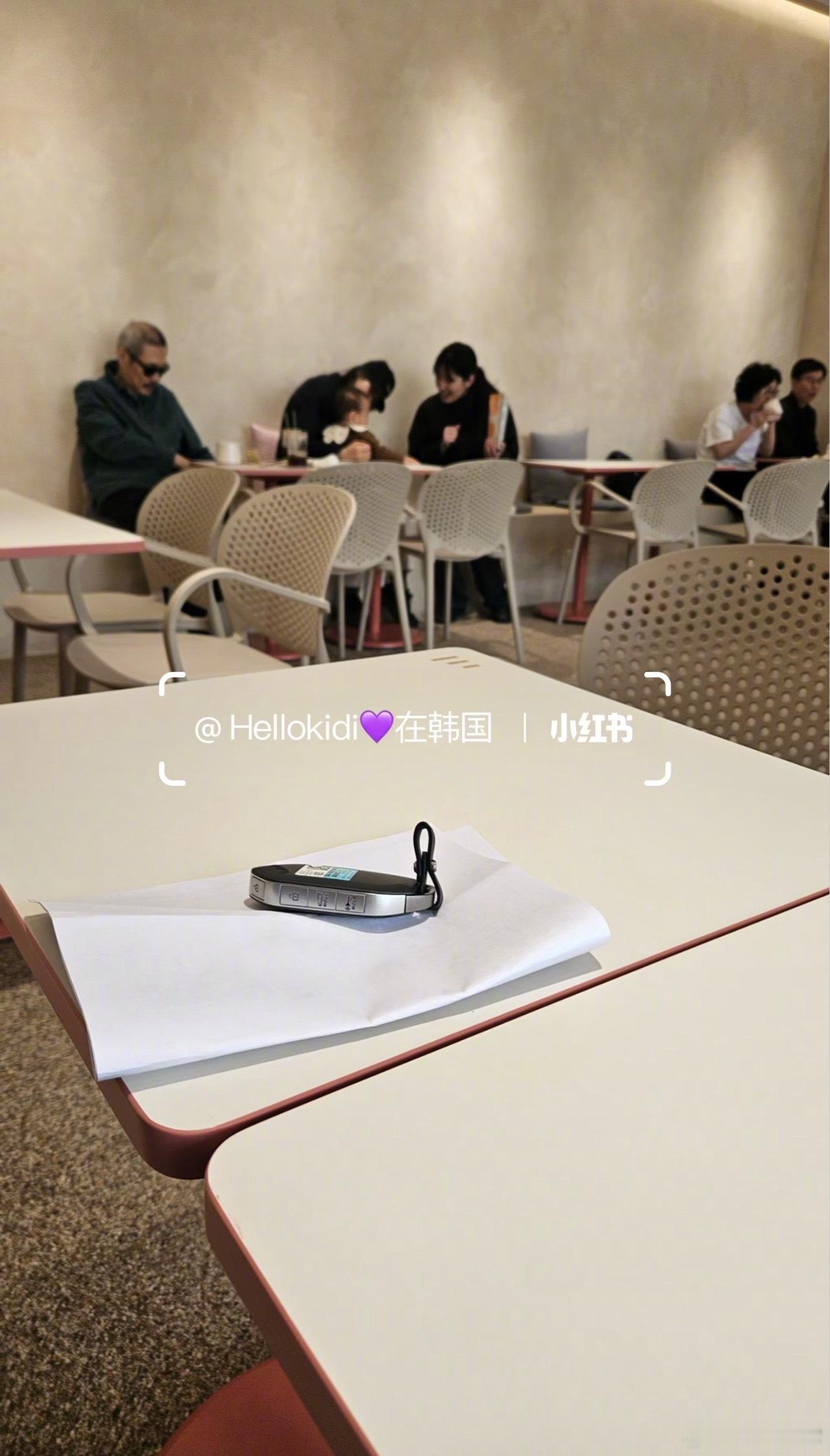 网友偶遇洪尚秀、金敏喜咖啡店带娃 