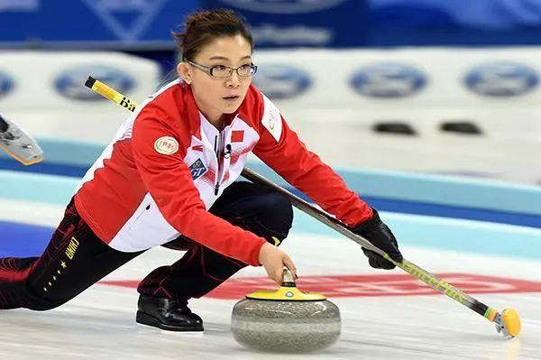 冰壶让“擦地板”成了件专业活