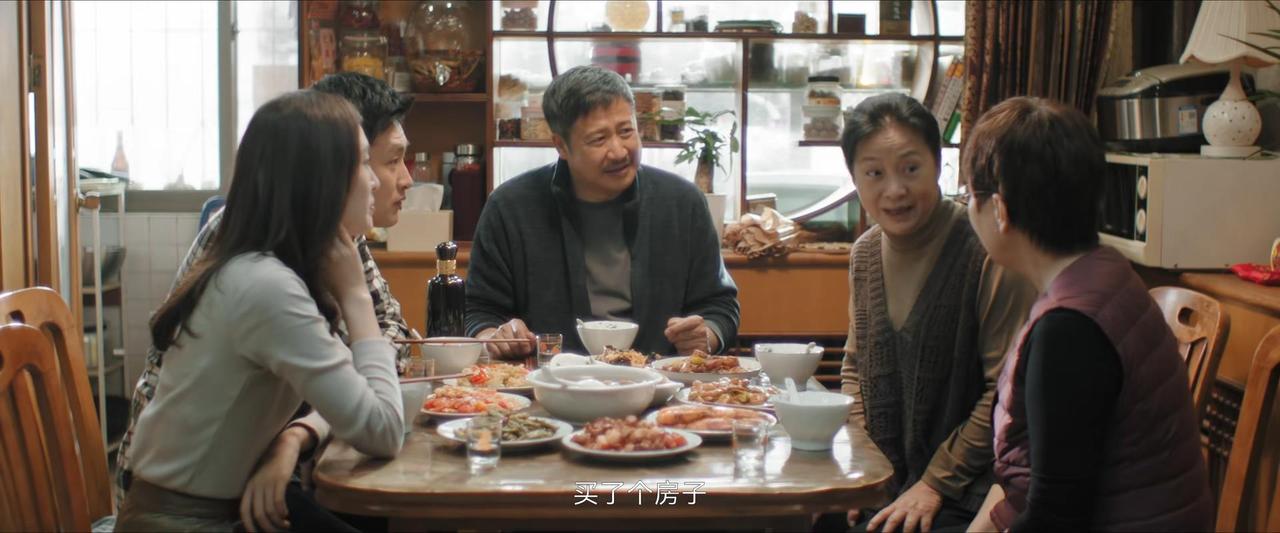 熟年第27集，刘红艳的妈说给女儿买了套房，吴二琥当场就炸了。这真不怪二琥，主要是