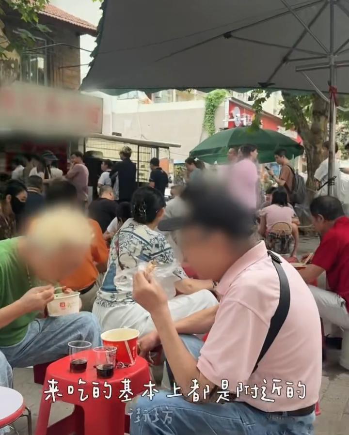 武汉不愧是早餐碳水之都感觉在武汉，早餐可以连续吃半个月不重样，碳水早点花样也太卷