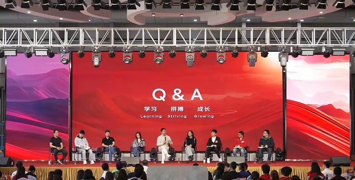 刘强东称想尽一切办法保兄弟们饭碗奔波在外风雨相伴，一线从业者日常满是辛劳。即便待