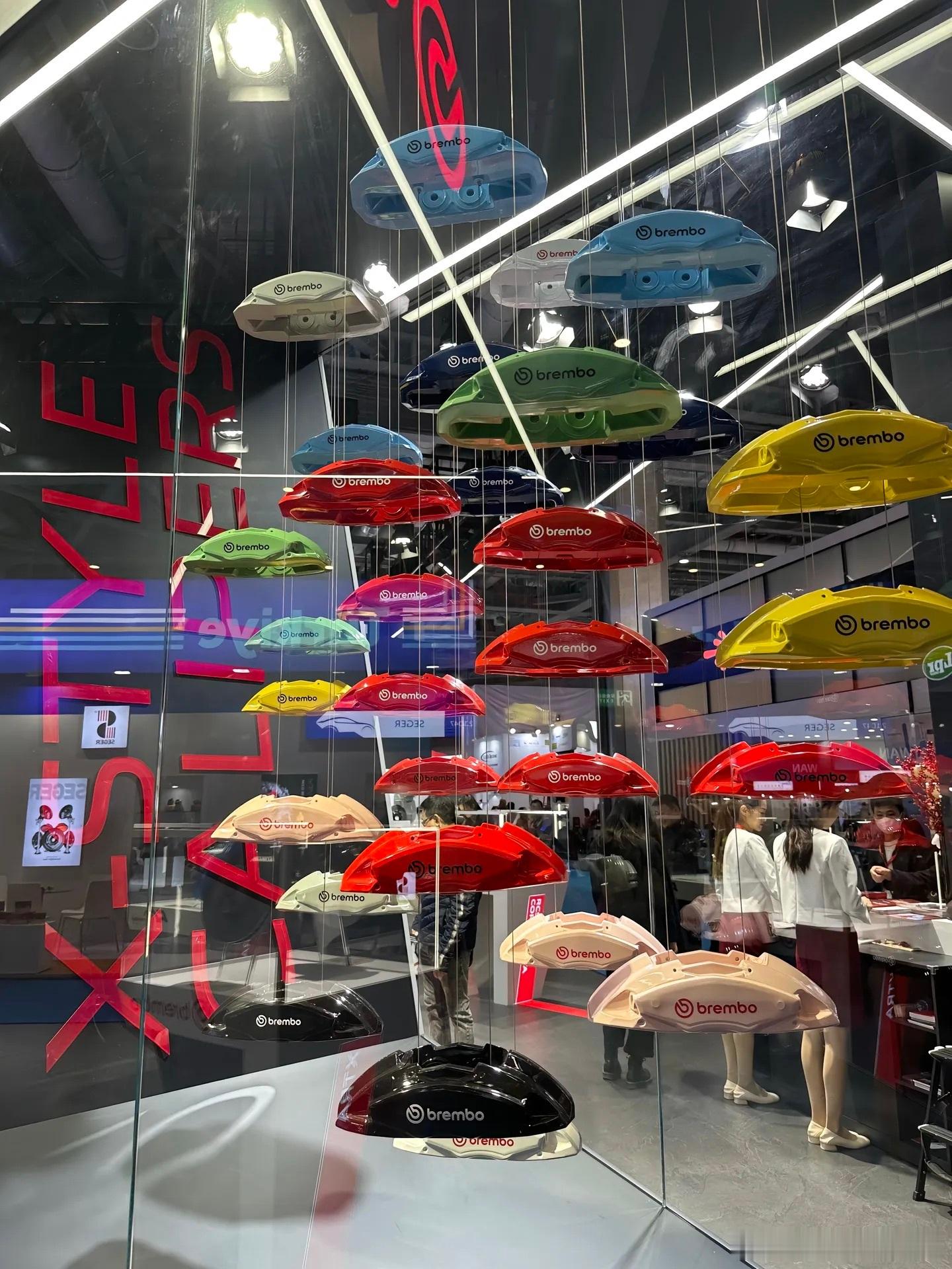 胖哥汽车频道 这一摞Brembo，得是多少朋友的梦啊~ 我和汽车的日常生活碎片