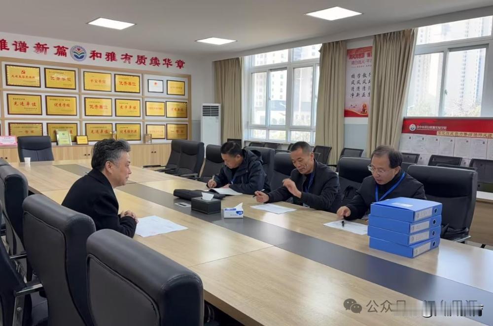 随后，督导组深入校园一线，进行了实地检查。他们现场仔细查看了校园安全监控系统的运