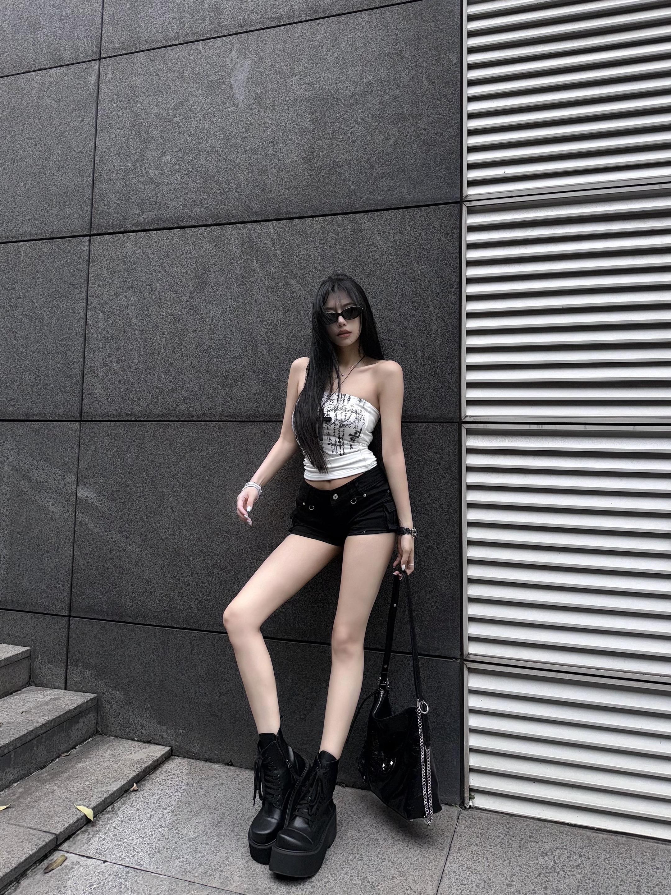 喜欢钱听起来很现实 但是喜欢穷的听起来像疯了