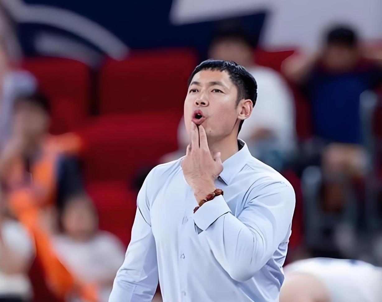 1.5秒上演绝杀三分球，全队如夺冠般庆祝，张庆鹏乐开了花！
CBA常规赛第33轮