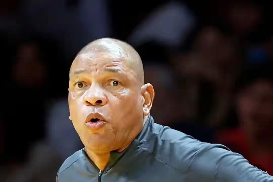 一冠混天下，被逆转之王里弗斯终于下课了。把雄鹿从联盟豪强带到东部第11，里弗斯仅