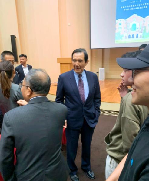 台湾地区，长期阻碍中国统一就是马英九。这个人非常之狡猾！在他担任领导人期间，从美