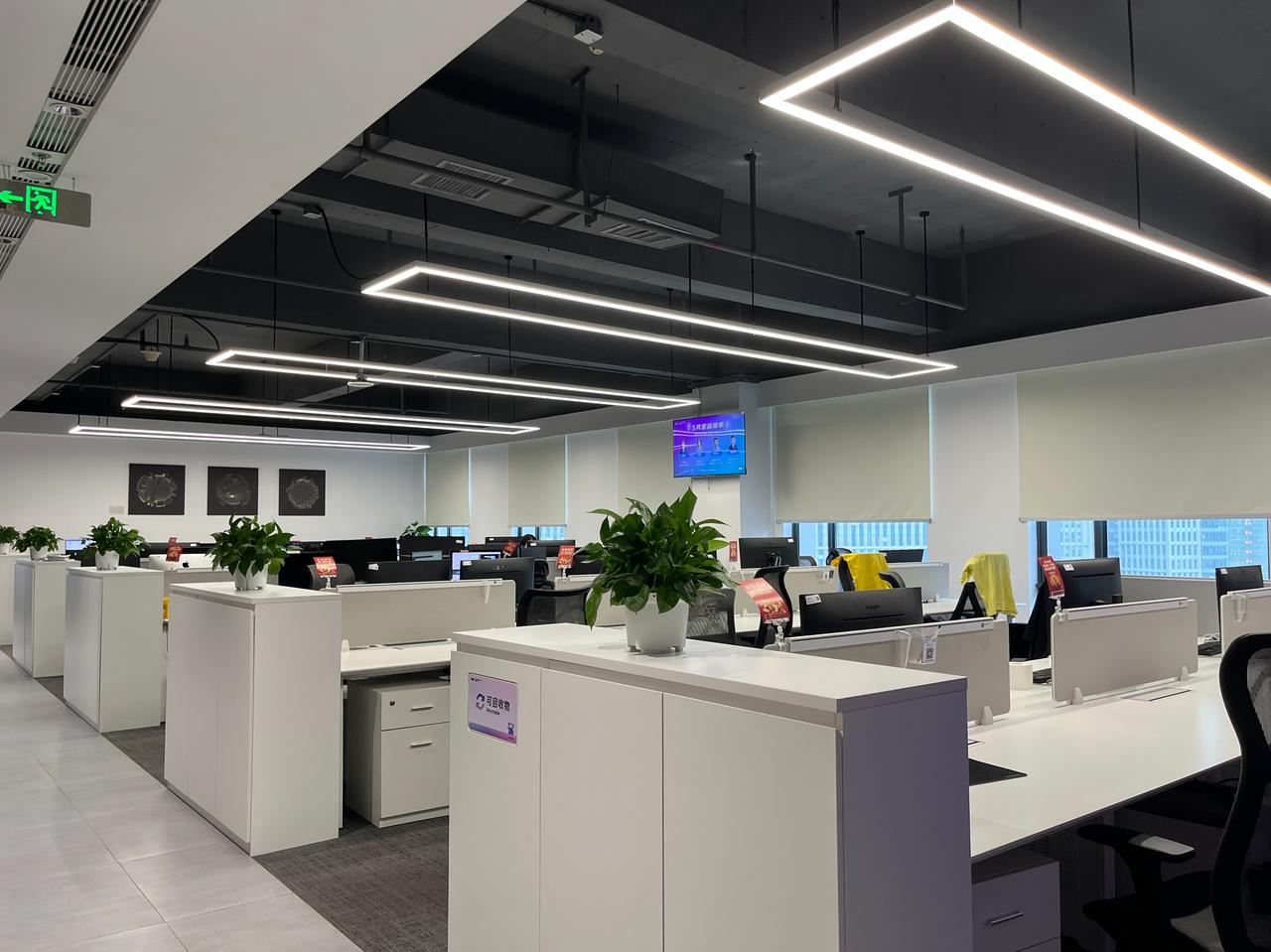 万兴科技相信“谈钱不伤感情”，尤其是面对人才。所以万兴科技最近发布的实习生招聘“