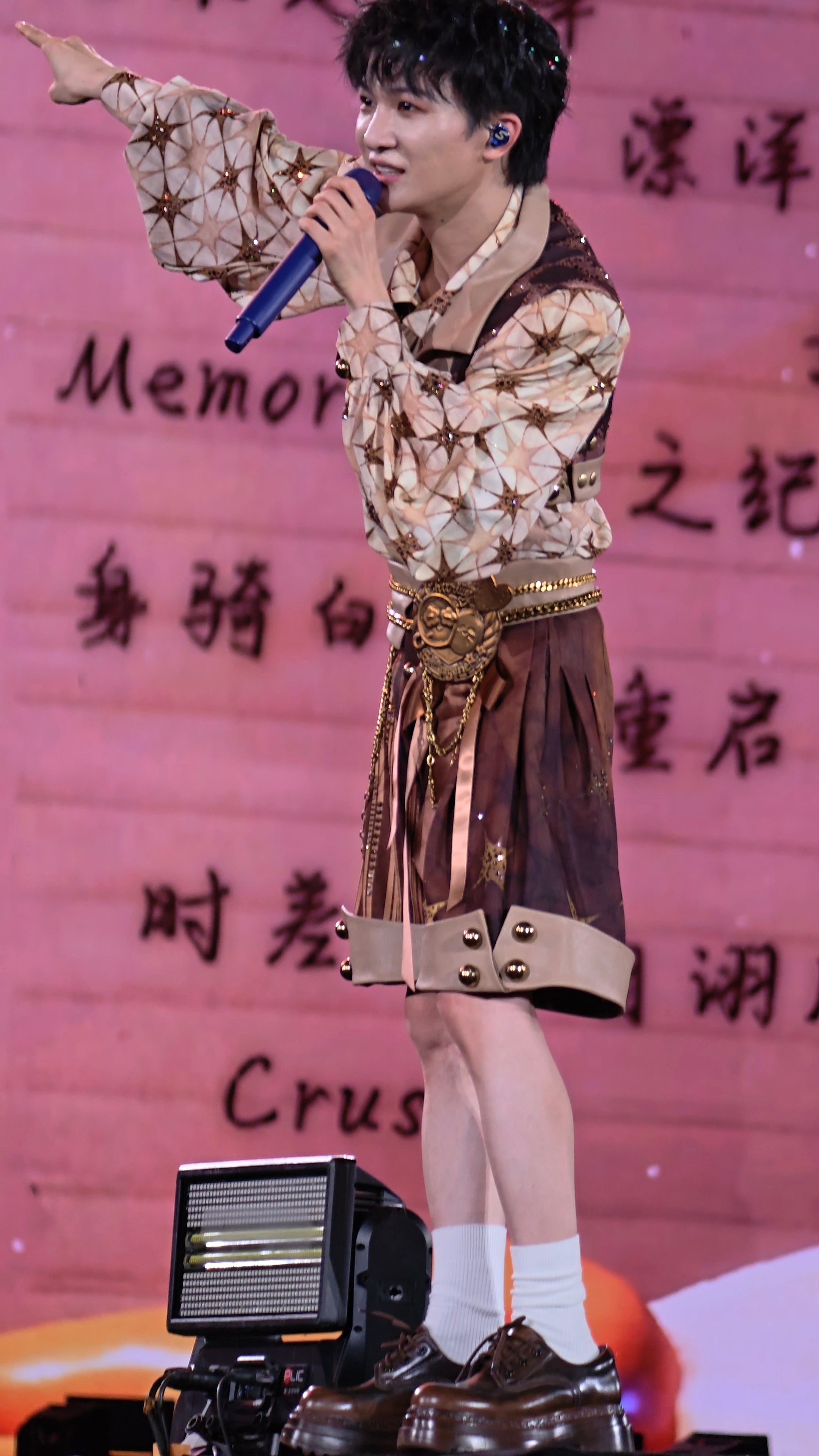 周深郑州演唱会 嫩嫩的啃一口