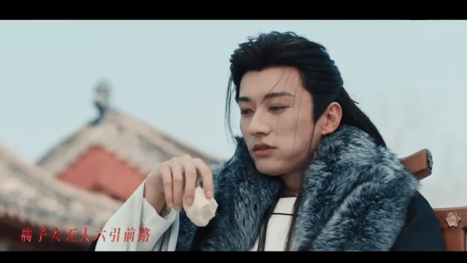刘学义《春花焰》啃白馒头这个镜头啊啊啊啊笑晕了百姓拿白馒头扔他，结果大将军临危不