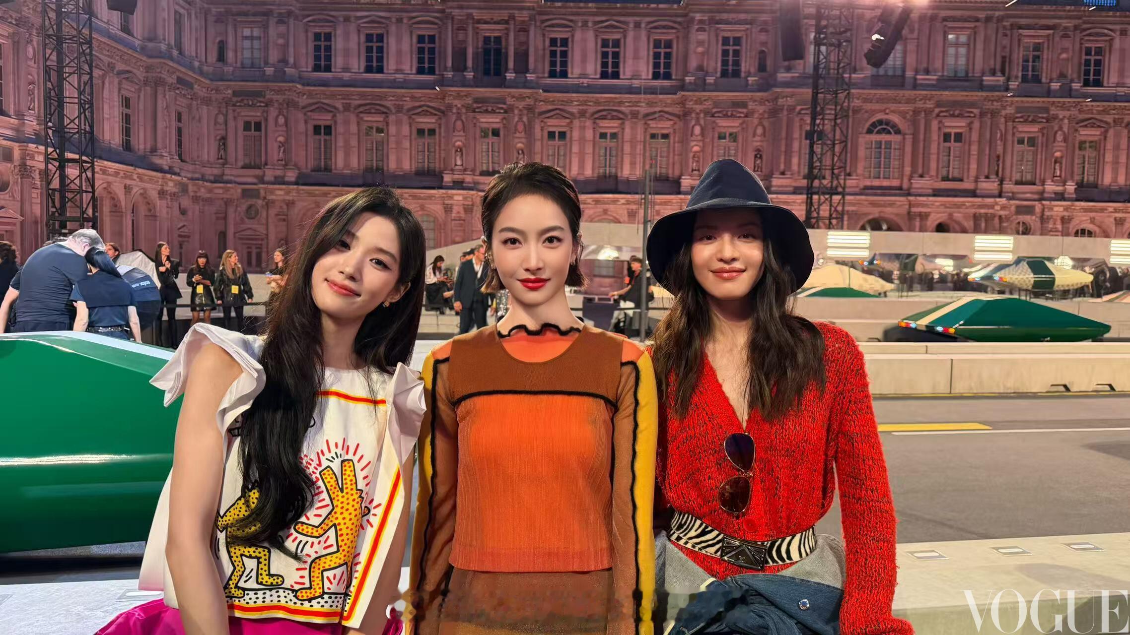 宋茜、卢昱晓、钟楚曦，LV大秀同框合影！[打call][打call] ​​​