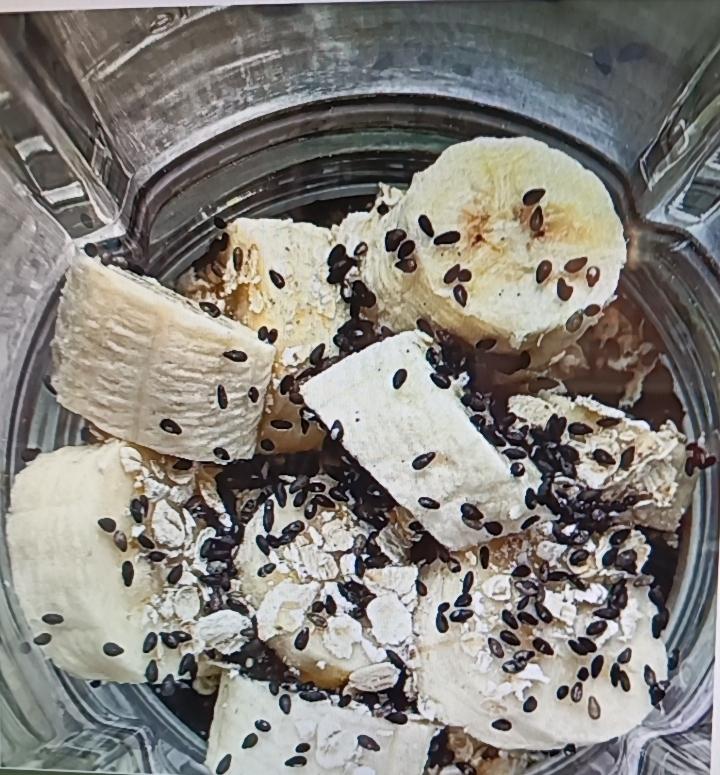 每天一杯奶，身体变化真的会悄悄来。就像黄女士，年过五十身体虚、腿抽筋，吃钙片不管