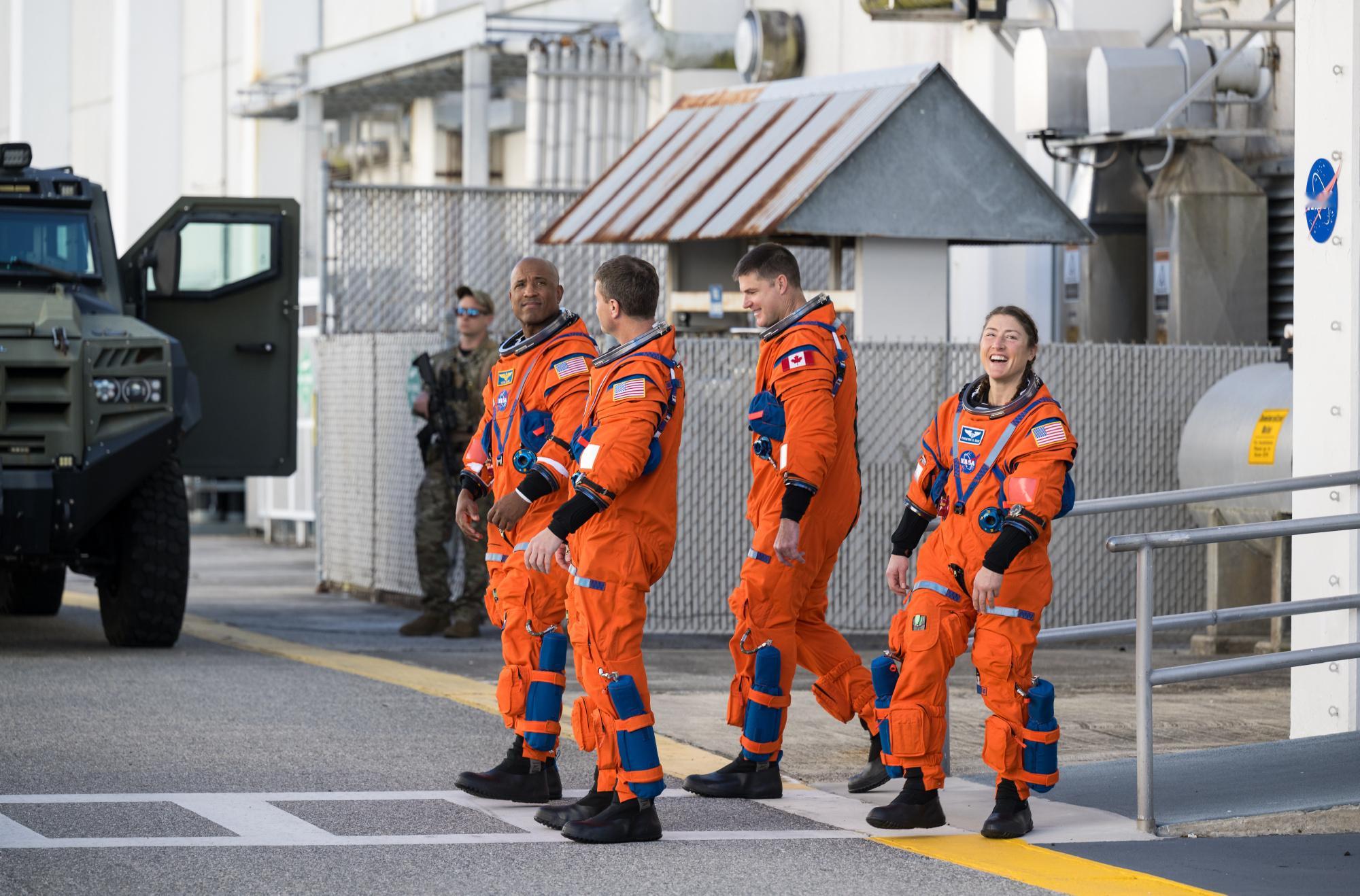 【NASA阿尔忒弥斯2号航天 任务方面取得了显著进展。乘组进行了演练】该任务计划