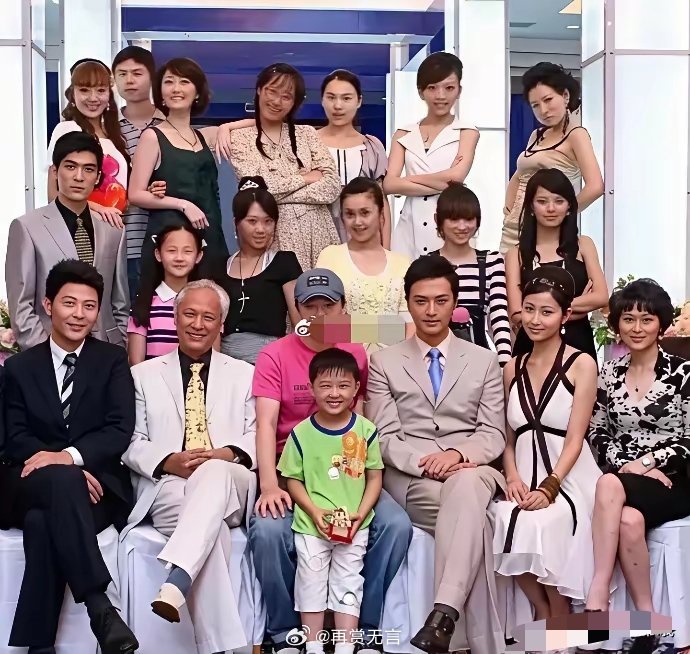 辛芷蕾虽然不是这部剧的主角，但美貌却非常突出呢！！ 