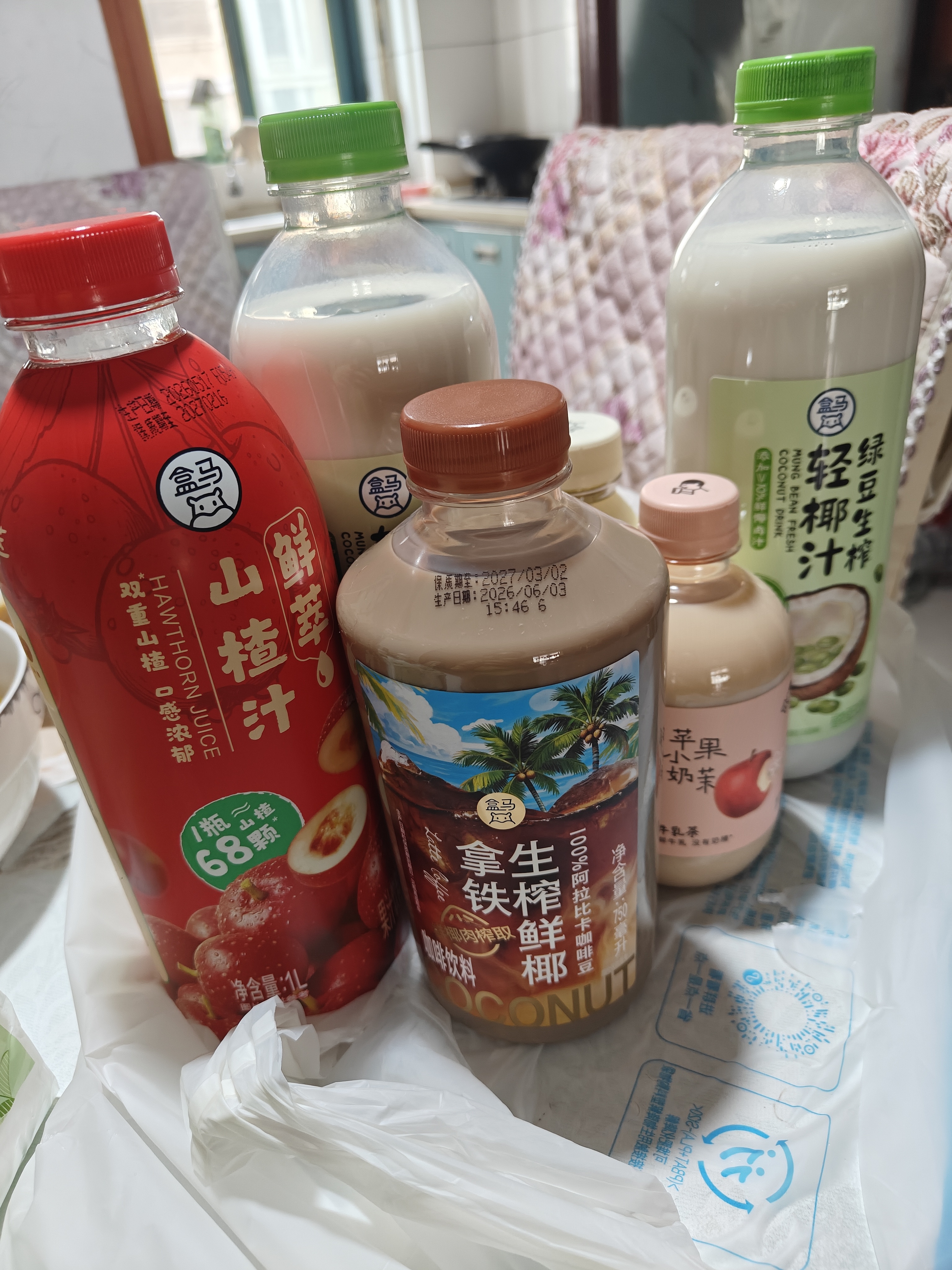 老妈对我的款待就是买一堆饮料