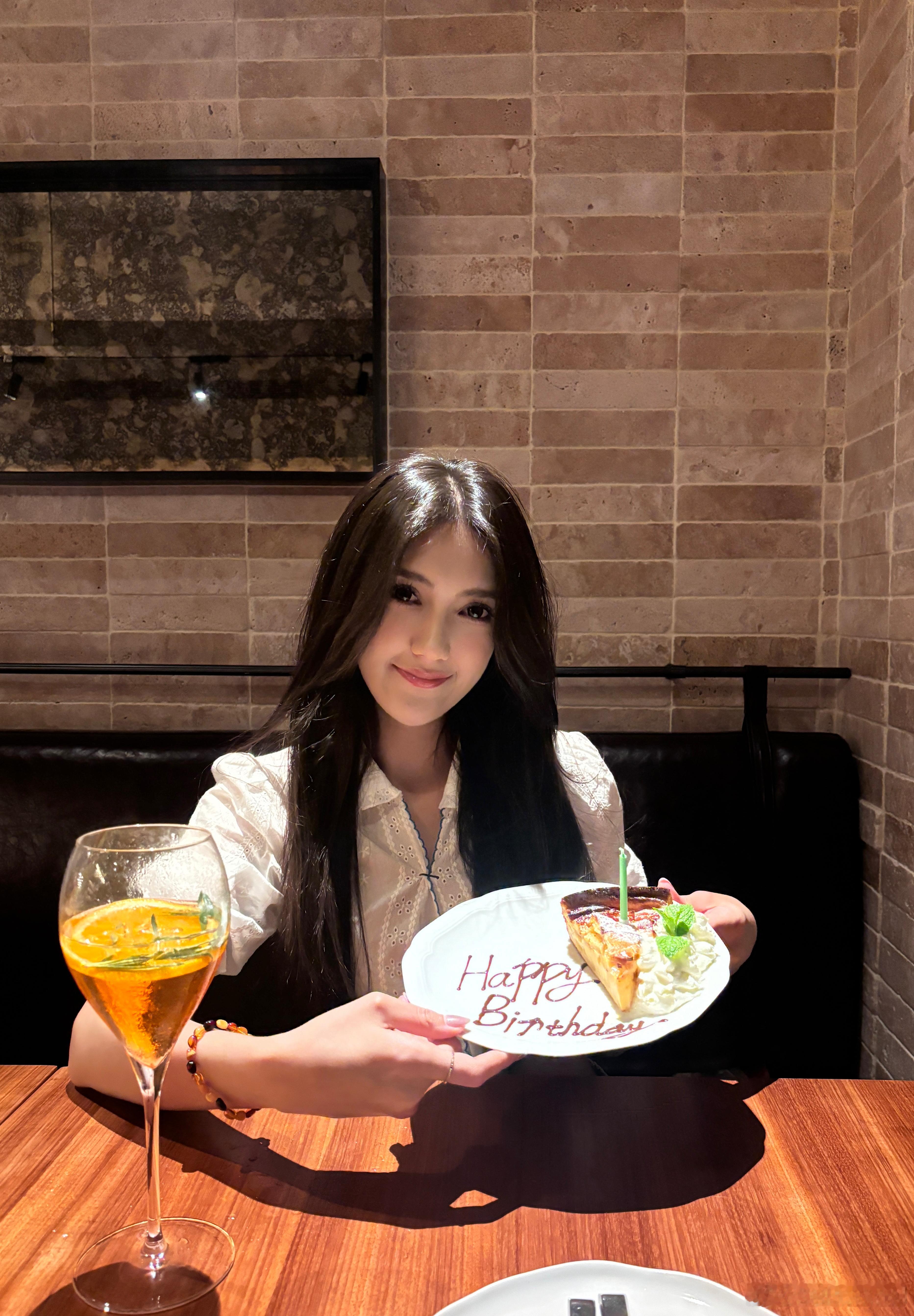 希望你顺利快乐做自己🎂🎂 ​​​