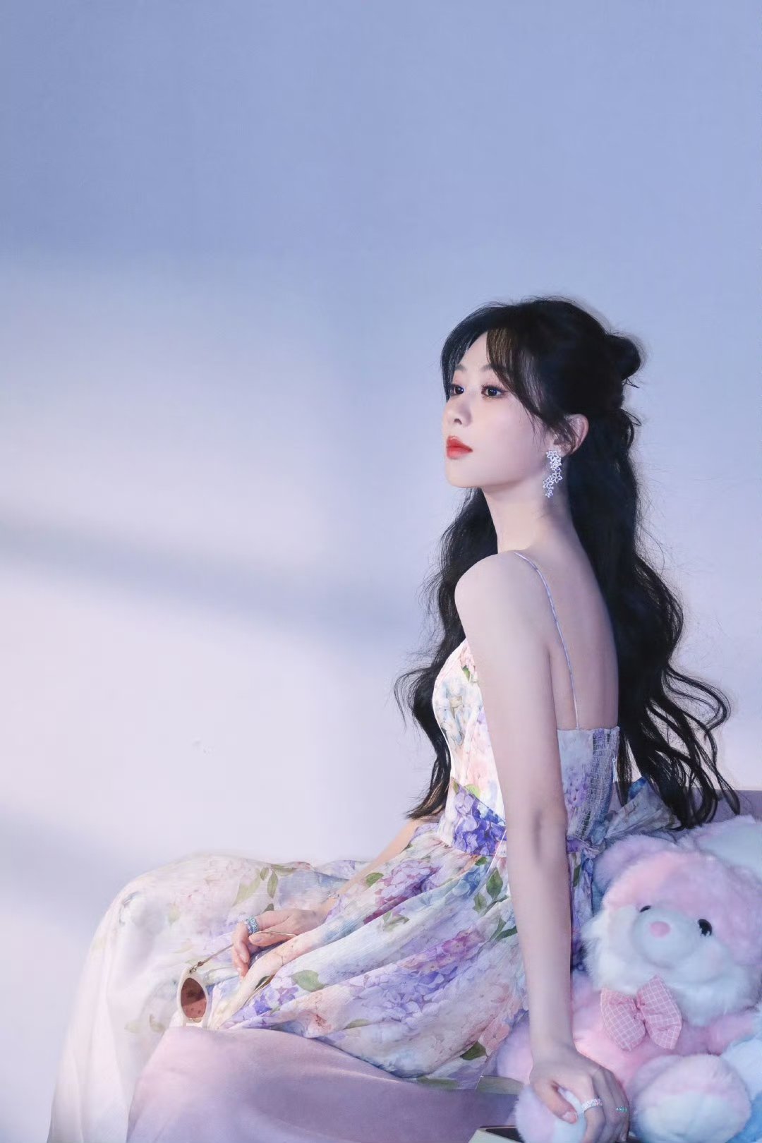 杨紫家业路透的拜拜是为自己许愿杨紫在拜拜不是李祯在拜拜 杨紫 ​​​