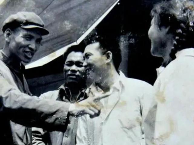1975年，曾参加过抗美援朝的姚连蔚官至副国级，后被开除党籍当工人，见亲友：这不