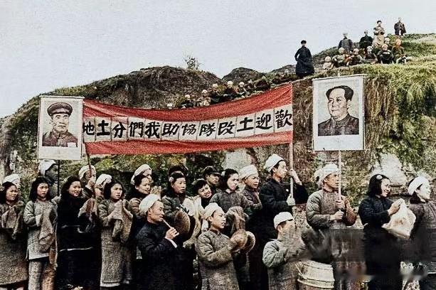 20世纪50年代，四川金堂县的农民们以极大的热情与期待迎接土地改革工作队进村。这